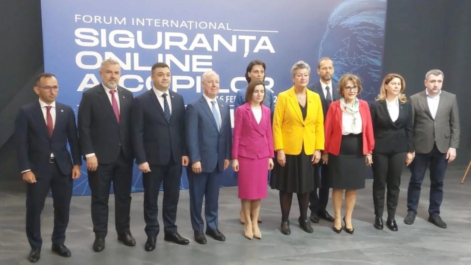 Discuții la nivel înalt despre siguranța copiilor online. Foto: Facebook