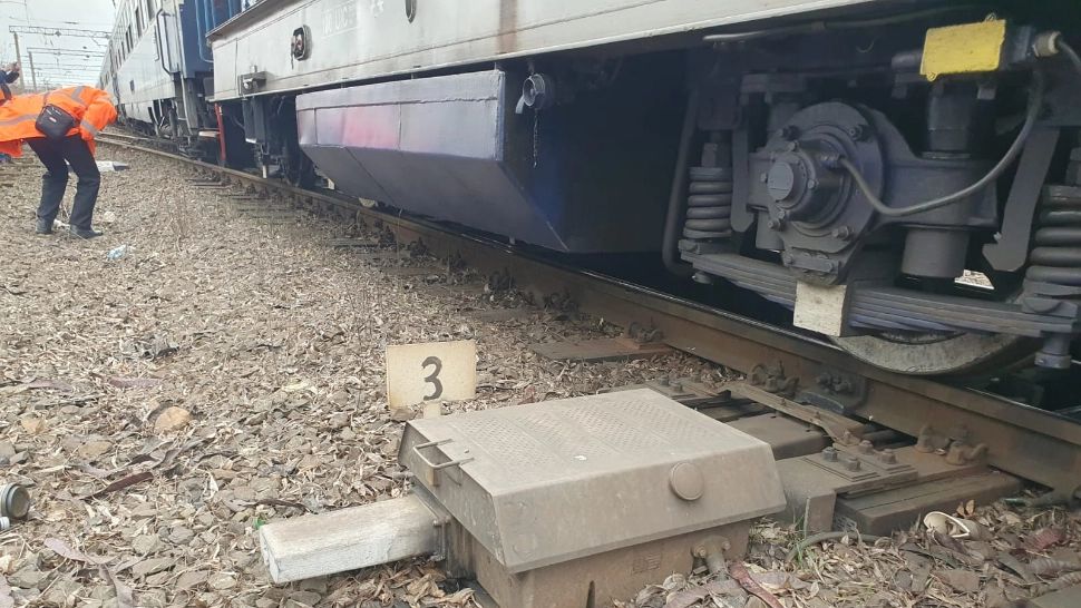 Un tren de călători a deraiat, în timpul unei manevre. Circulația feroviară a fost blocată în zona Timișoarei - FOTO