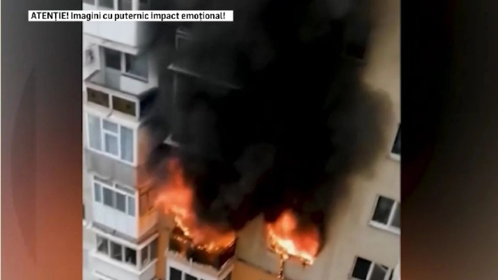 Bărbat, la un pas de moarte după ce apartamentul în care locuia a fost cuprins de flăcări. Panică într-un bloc din Oltenița
