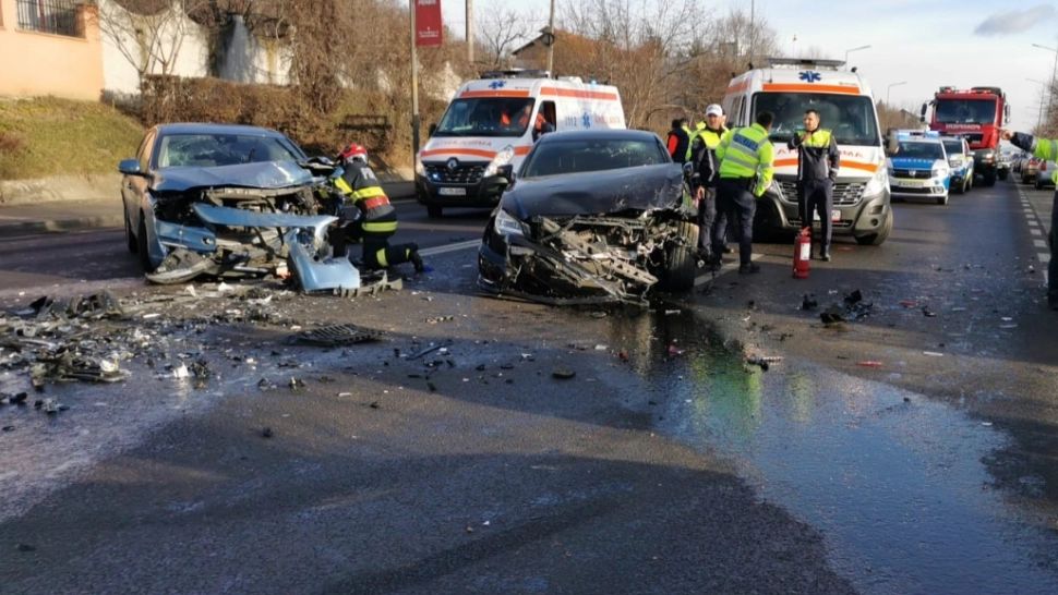 Carambol cu 3 mașini la intrarea în Râmnicu Vâlcea/ Captură foto seintamplainvalcea.ro