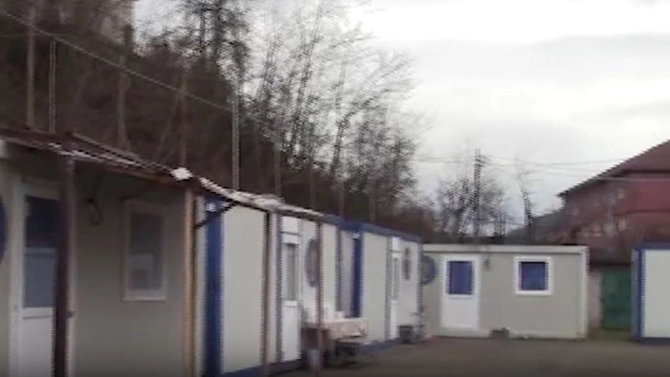 Revoltător: la un de la cutremur, oamenii din Aninoasa încă mai locuiesc în containere! Ce spun autoritățile/ Captură video