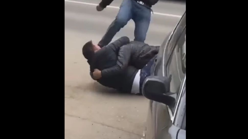 Bătaie în trafic, după o șicanare pe șosea. Foto/Arhivă