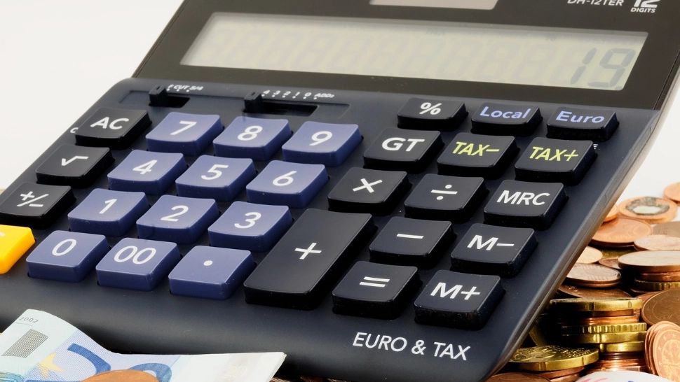 Proiectul pentru eliminarea impozitului suplimentar de 10% pe concediile medicale, depus în Parlament