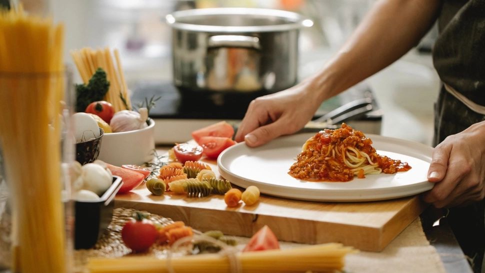 Salariul românului a ajuns să fie înghițit de mâncare