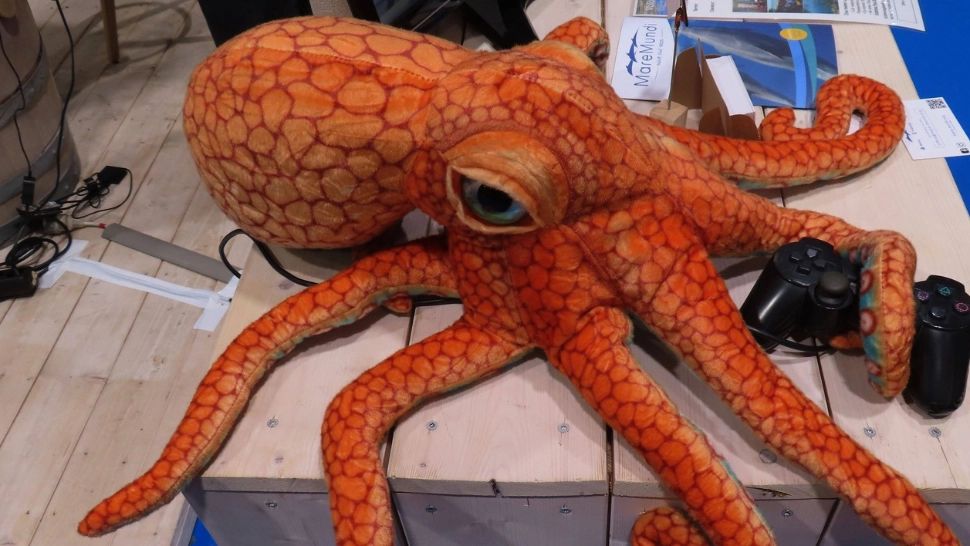 Doi directori din companii de stat au fost luați la întrebări de DNA