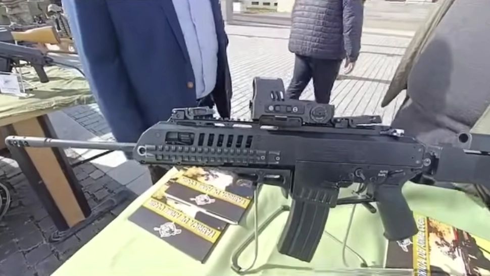 Super - pușca de asalt realizată la Cugir se află în ultima fază de omologare. Foto: Captură YouTube