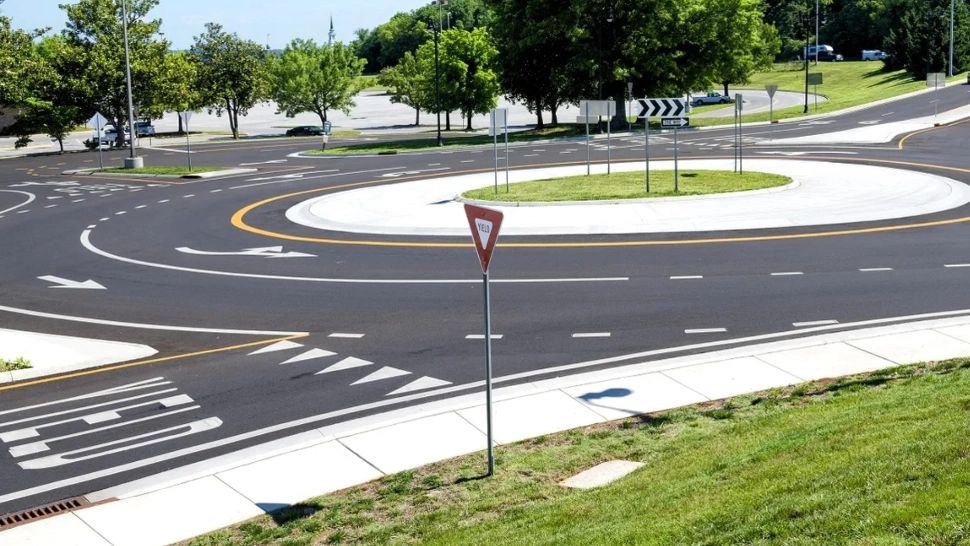 Codul Rutier 2024. O nouă regulă de circulație în sensul giratoriu. Singura bandă care are întotdeauna prioritate