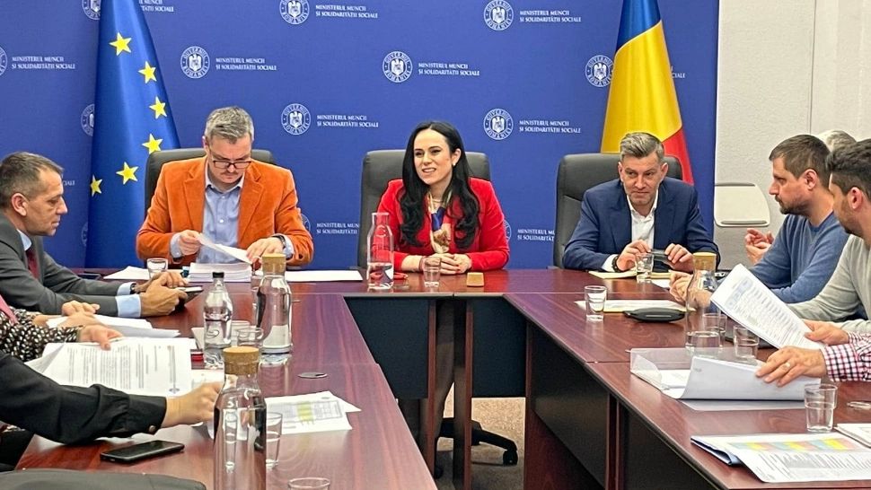 Simona Bucura Oprescu, în timpul discuțiilor de la Ministerul Muncii/ Arhivă foto