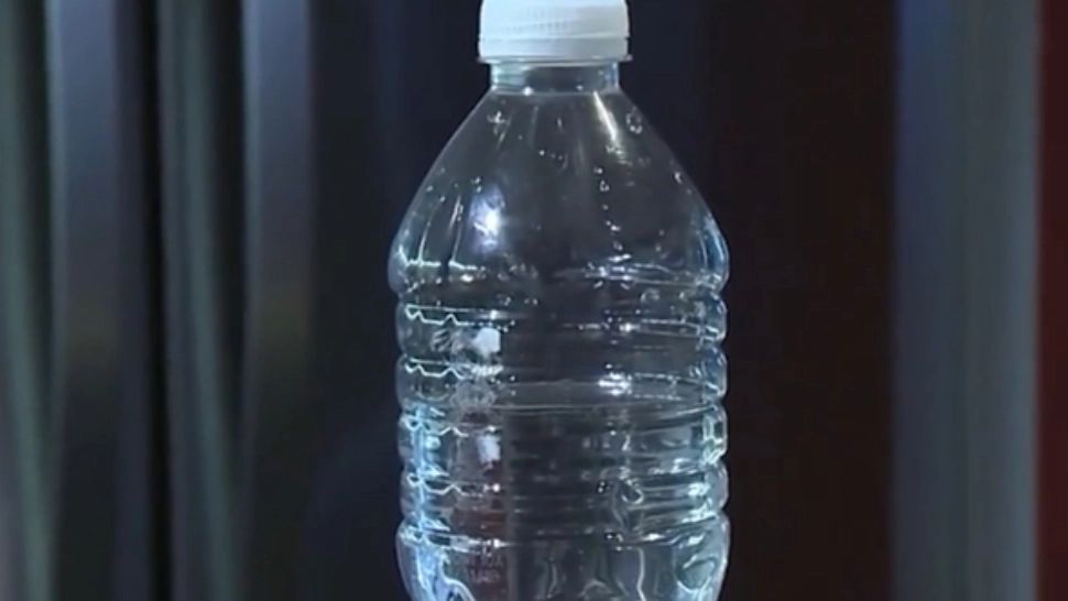 Câte grame de plastic ajung în corpul nostru, din alimentele de zi cu zi. Date alarmante: se pot dezvolta boli grave / Captură video