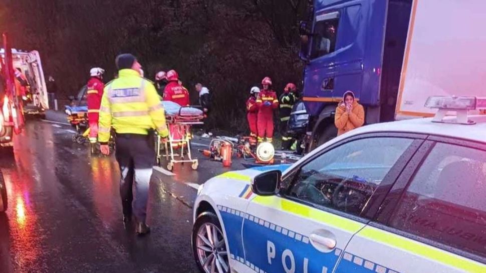 Cinci persoane au fost rănite în urma impactului. Foto/ISU
