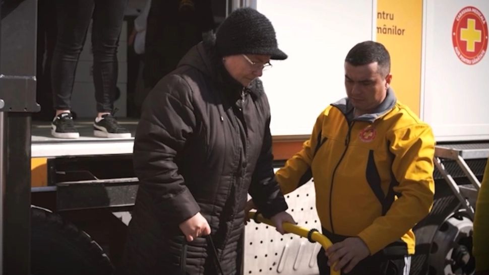 Caravana Medicală își continuă traseul în județul Maramureș. Sute de oameni au beneficiat de serviciile medicale oferite în cadrul spitalului mobil