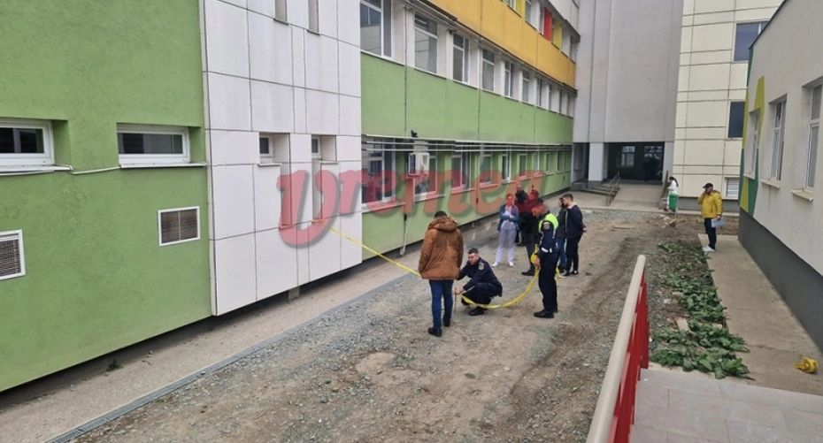 La un pas de tragedie! Un bărbat s-a ales cu mai multe răni după ce a încercat să fugă din spital pe geam/ Captură foto Vremea Nouă