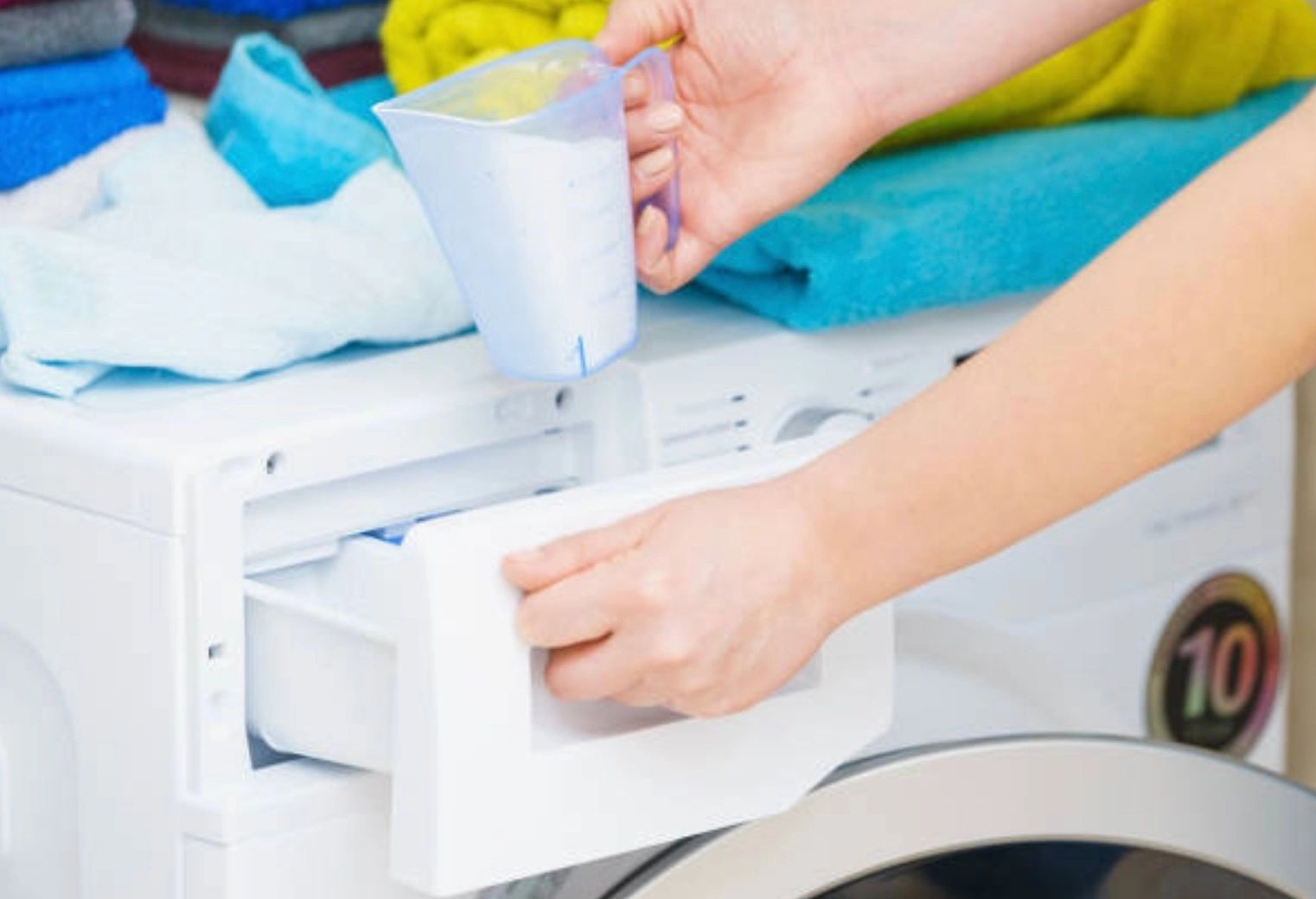 Cât detergent lichid se pune la o spălare. Mulți oameni fac exces