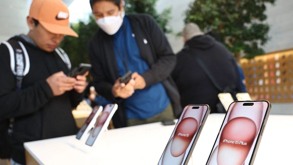 Avertismentul specialiștilor. Ce nu trebuie să faci deloc dacă ai iPhone. Foto/Profimedia