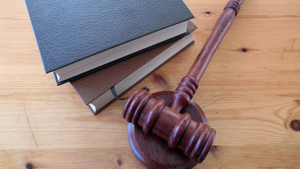 Judecător, acuzat că a amânat de peste 100 de ori o decizie într-un dosar