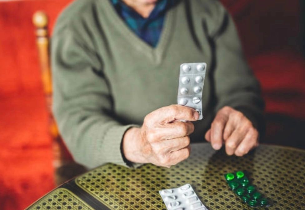 Cine sunt pensionarii care pot primi compensare de 90% la medicamente. Condițiile care trebuie îndeplinite