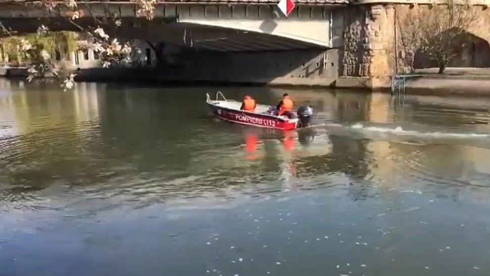 Alertă pe Bega. Pompierii au reluat căutările după ce o persoană s-ar fi aruncat în canal - VIDEO