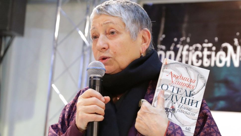 Romanciera Ludmila Uliţkaia a fost clasificată drept agent străin. Foto: Profimedia