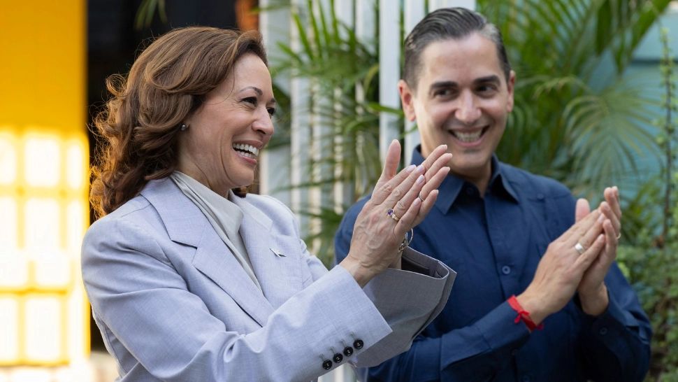 Kamala Harris a dansat și aplaudat la un cântec de protest, după care și-a dat seama că era împotriva ei. Foto: Profimedia
