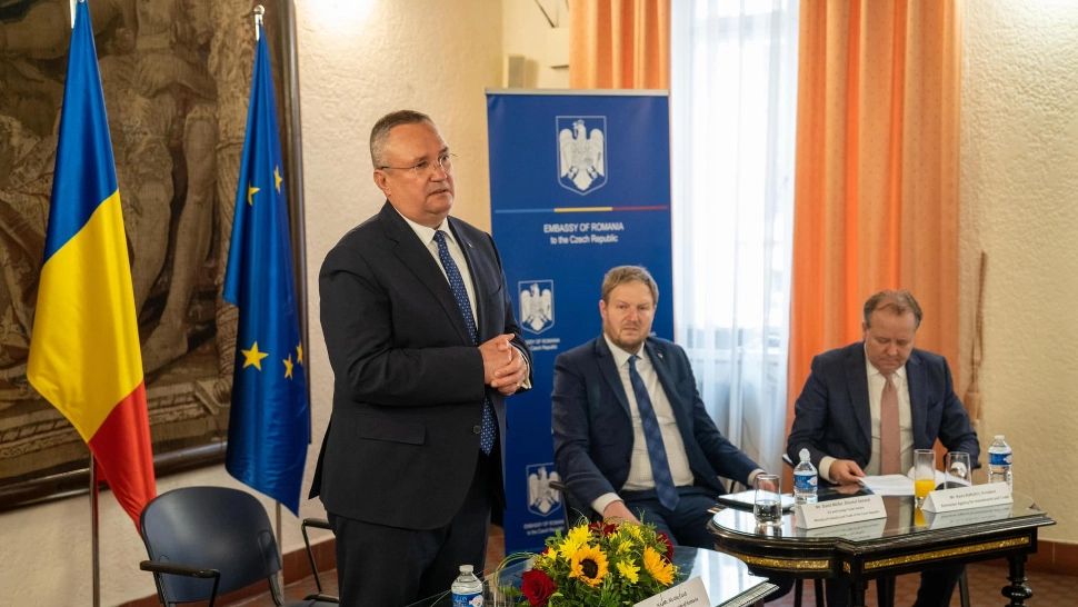 Nicolae Ciucă își continuă vizita la Praga: Omagiu soldaților căzuți în timpul celor două războaie mondiale