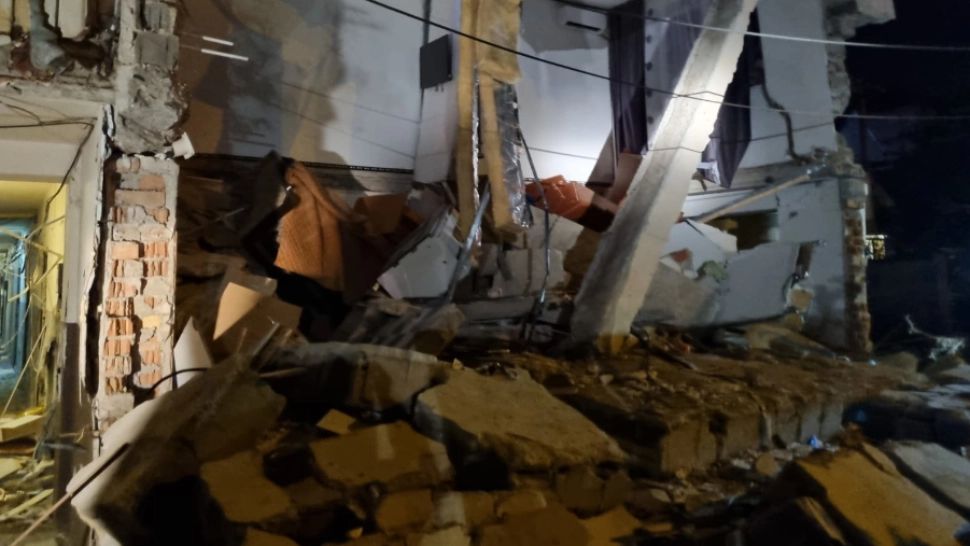O acumulare de gaze, cauza probabilă a exploziei de la blocul din Craiova. Care este situația răniților din spital/ Captură video