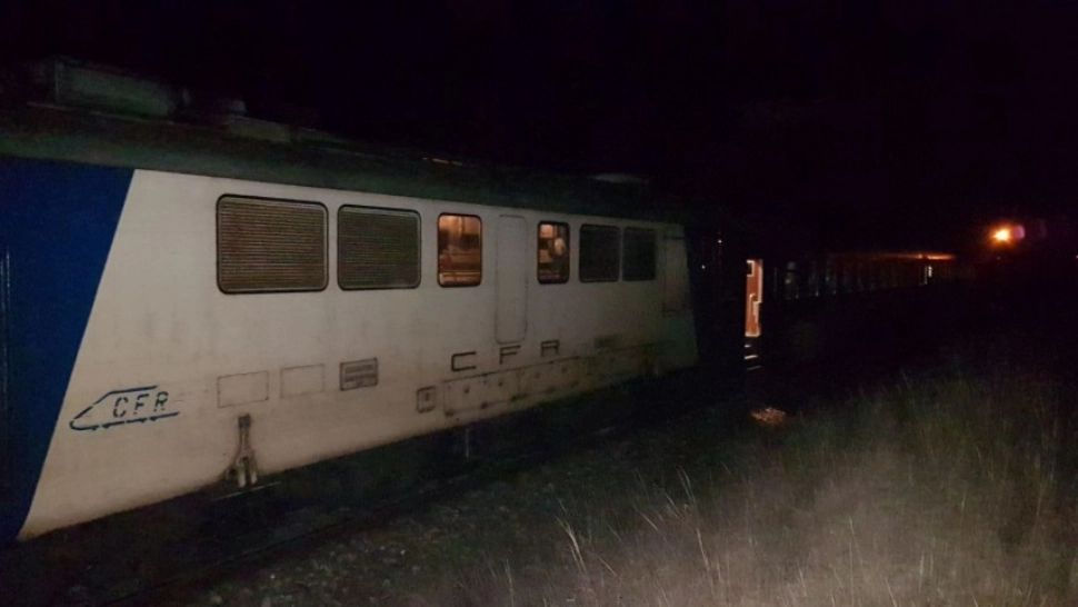 Fetiță de 7 ani și bărbat de 55, loviți de tren în Azuga. Foto/prahova news.