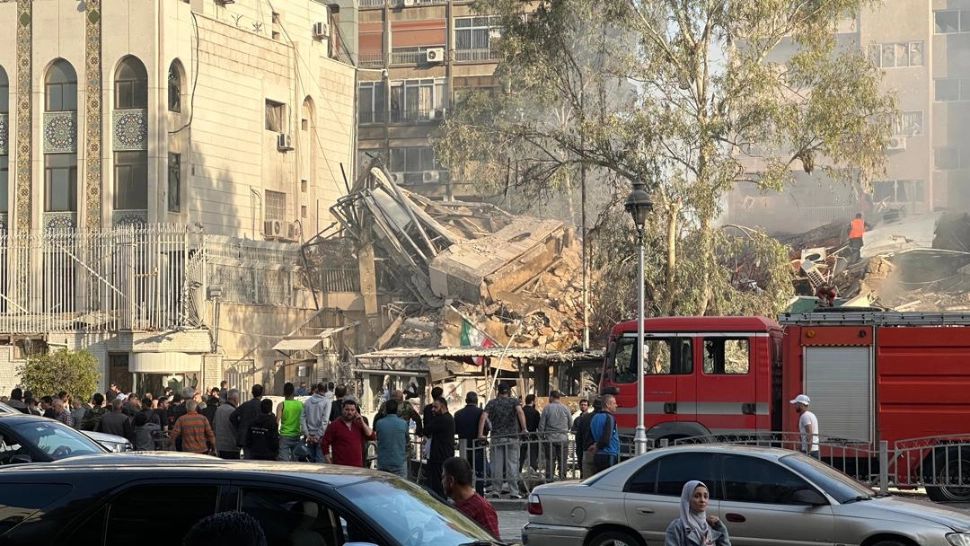 Haosul din Siria continuă. Sirienii au pătruns în ambasada Iranului la Damasc