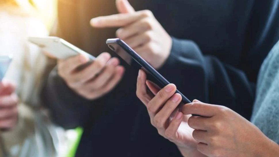 Un om de afaceri român a fost jefuit printr-o aplicație instalată pe telefon