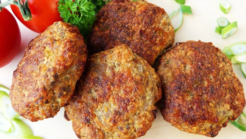 Ingredientul secret care se adaugă în carnea tocată atunci când prepari chiftele. Ies gustoase, fragede și pufoase