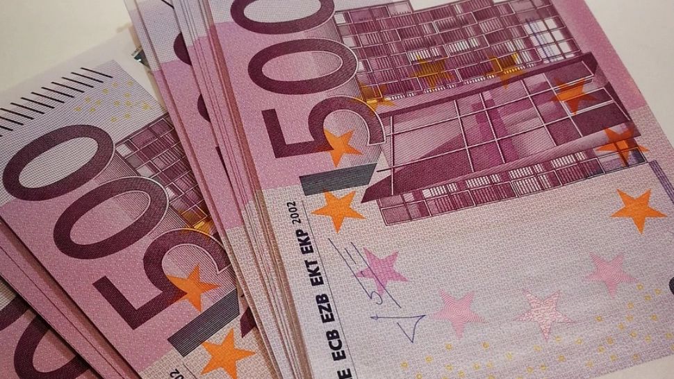 Pensionarii de lux primesc sume uriașe la care au contibuit in mică parte