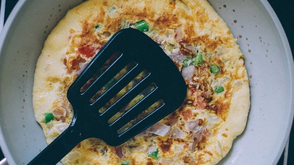 Ingredientul secret pentru o omletă pufoasă și gustoasă. Secretul dezvăluit de marii bucătari