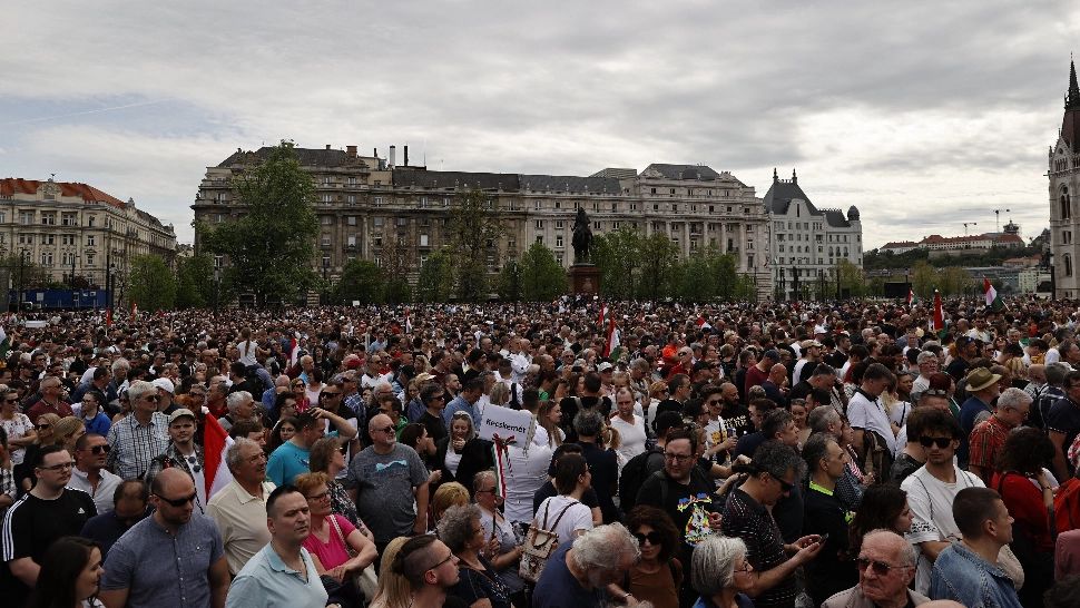 Proteste de amploare la Budapesta. Zeci de mii de susținători ai opoziției au cerut demisia lui Viktor Orban - VIDEO