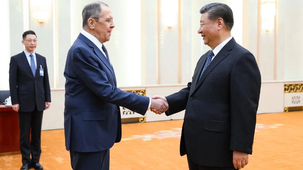 Xi Jinping l-a primit la Beijing pe ministrul rus de externe Serghei Lavrov. Foto: Profimedia
