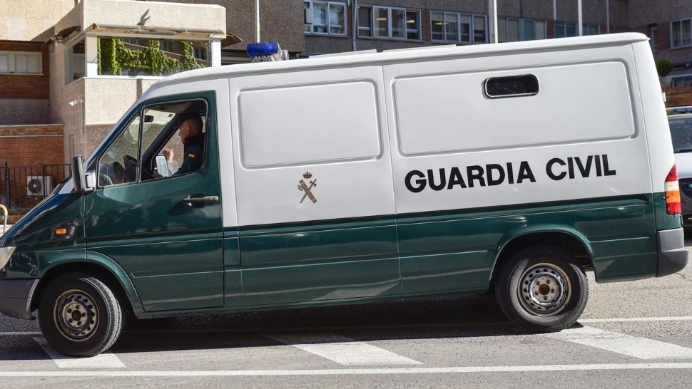  Polițiștii de la Guardia Civil aiu prins doi români furând aproape o tonă de măsline. Foto: Profimedia