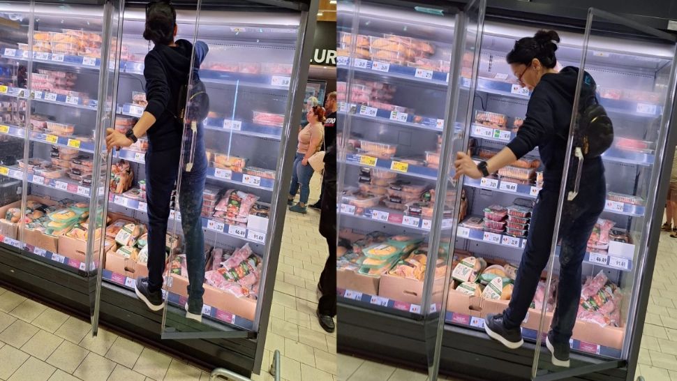 Gestul extrem la care a recurs o clientă, într-un supermarket din Constanța. Femeia s-a cocoțat pe o vitrină frigorifică, în căutarea cărnii de pui/ Captură foto