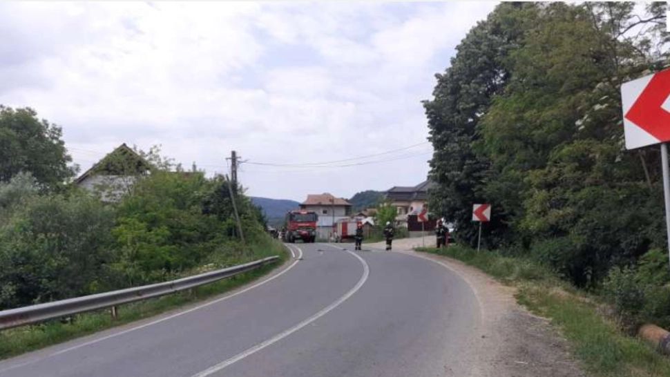 O maşină a avariat o conductă de gaze, la intrarea în Băile Olănești! Există scurgeri de gaze: a fost emis RO-Alert/ISU Vâlcea