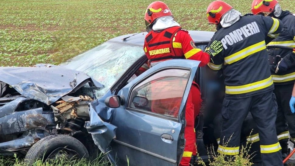 Accident grav, în Giurgiu: șoferul a rămas încarcerat. A fost necesară intervenția elicopterului SMURD