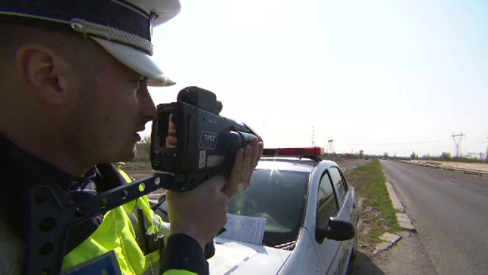 Ce se întâmplă cu permisul dacă depășești viteza legală cu până în 10 km/h. Foto/Inquam