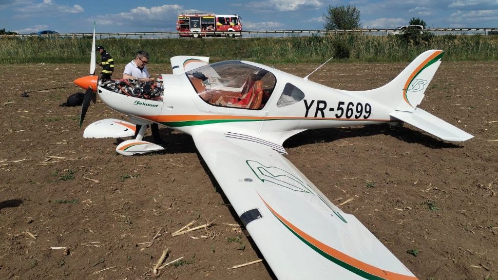 Incident aviatic, în România: Avionul unui om de afaceri a aterizat forțat pe un câmp - VIDEO