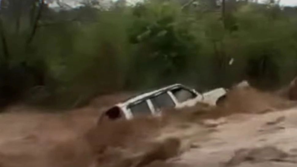 Alunecări de teren și ploi devastatoare în Indonezia. Imagini apocaliptice