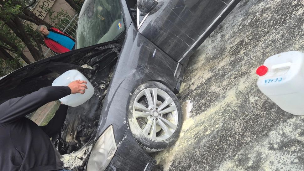 Accident rutier în București. O mașină a intrat în coliziune cu un tramvai aflat în mers, apoi a fost proiectată în tramvaiul care venea din sens opus