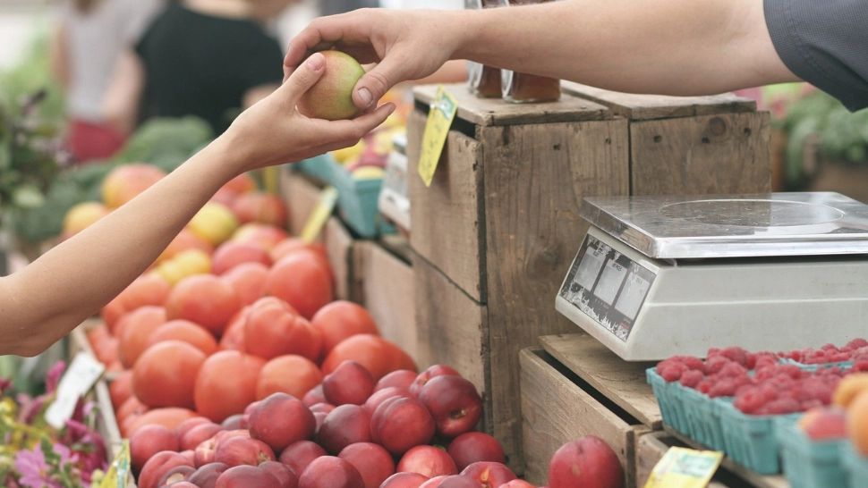 Alimentul extrem de iubit de români care se vinde la preț dublu față de 2021. De ce este atât de scump