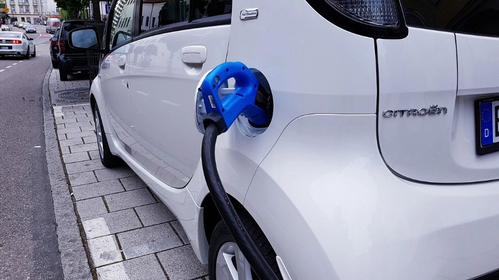 La ce trebuie să fim atenți atunci când achiziționăm o mașină electrică. Detaliile pe care mulți șoferi le omit