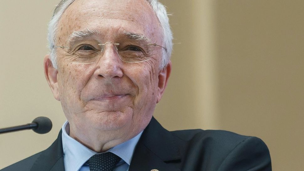 Ce pensie primește Mugur Isărescu lunar de la statul român