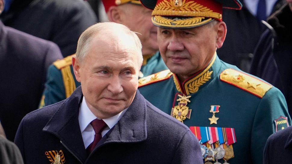 Vladimir Putin l-a exclus pe Serghei Şoigu din noul guvern. Foto: Profimedia