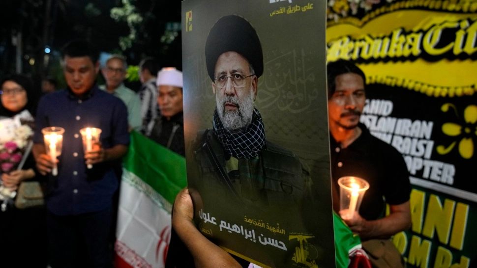 Iranienii în stradă, după moartea presedintelui. Foto: Profimedia