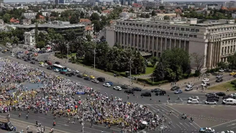 Protest FNSA la ușa guvernului, în Piața Victoriei