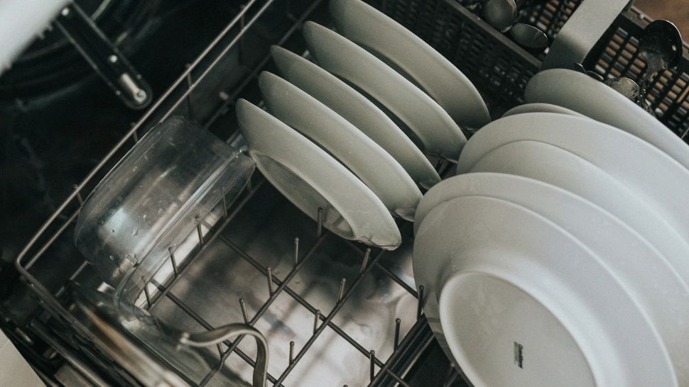 5 pași de întreținere a mașinii de spălat vase (P)