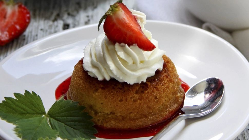 Rețeta clasică de Rum Baba sau Baba au Rhum. Cum o prepari simplu și rapid