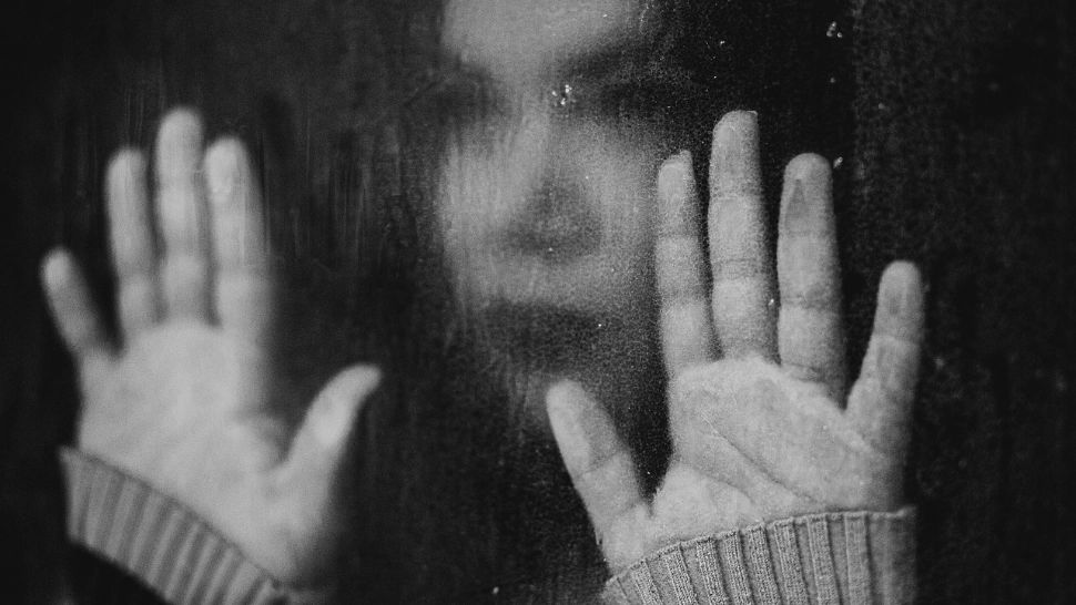 Scene terifiante pentru o minoră, de 13 ani, din Caracal: a fost abuzată sexual în repetate rânduri de un individ de 50 de ani